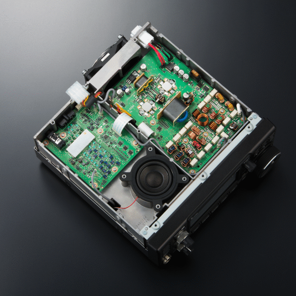 ICOM IC-7300 HF/50HMz Transceiver - Image 2